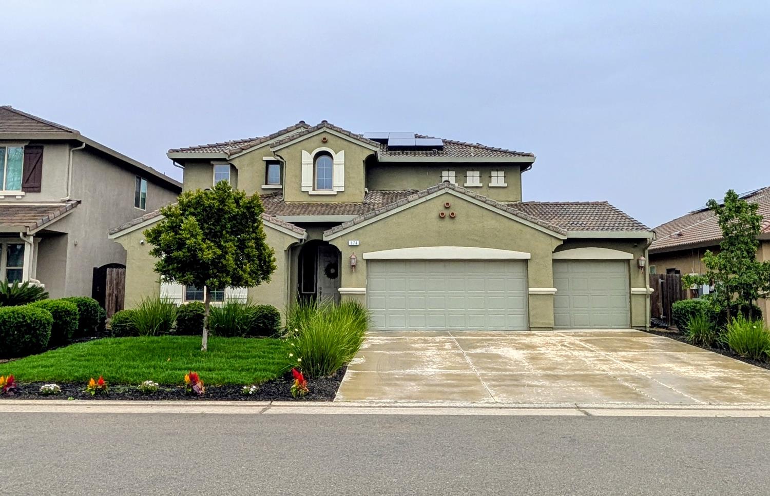 174 Emperor Way, Dinuba, CA 93618