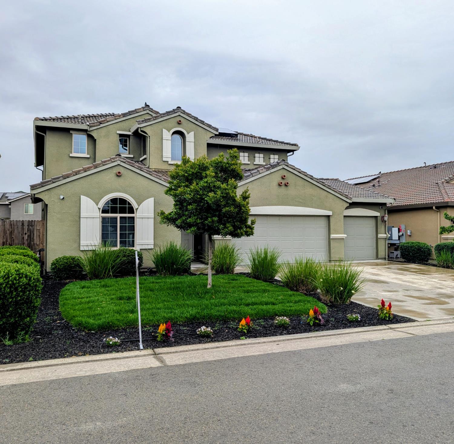 174 Emperor Way, Dinuba, CA 93618