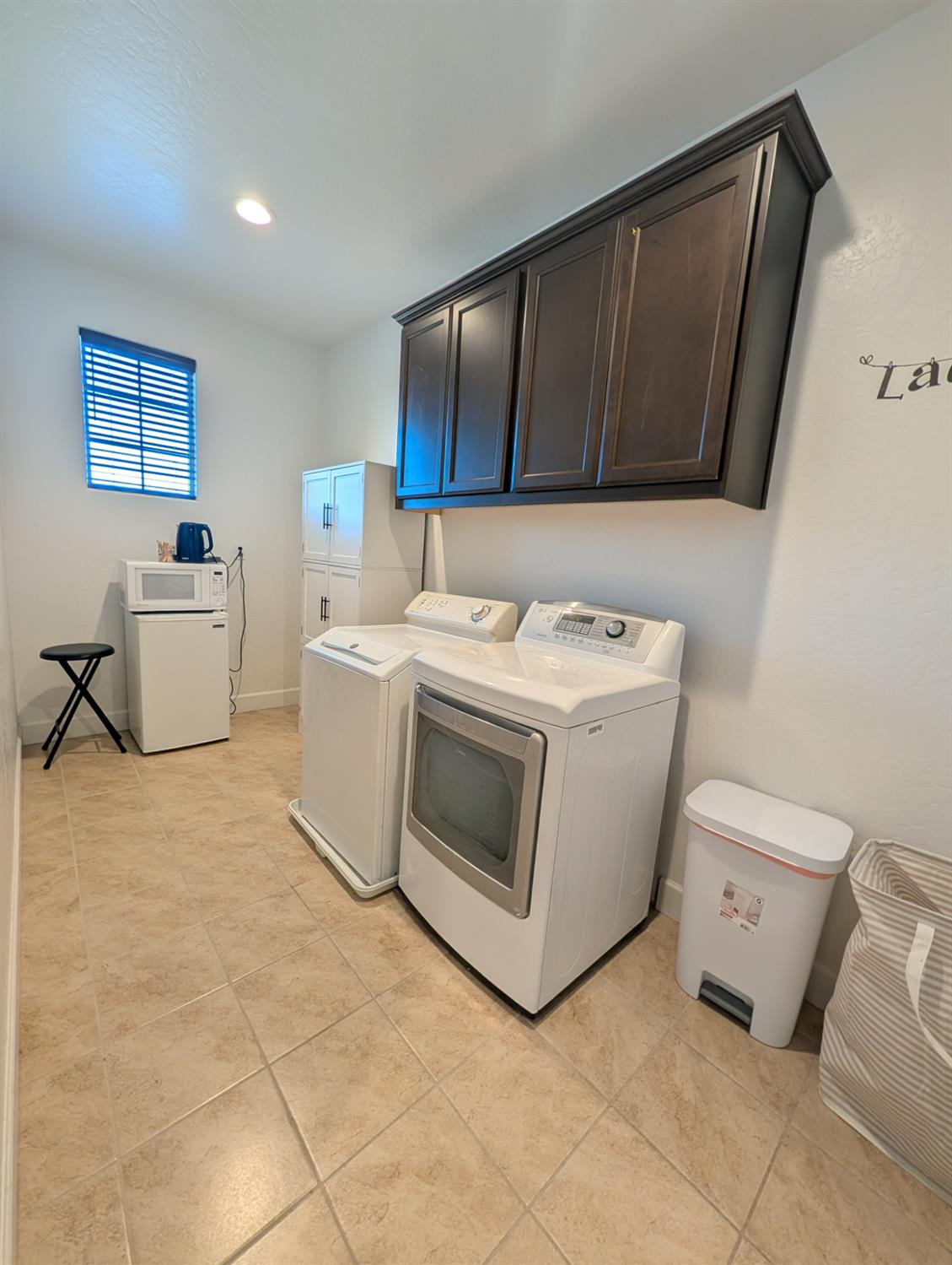 174 Emperor Way, Dinuba, CA 93618