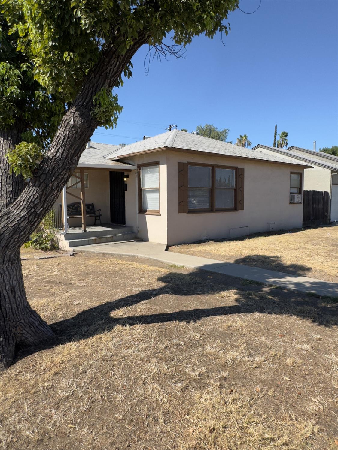1242 E Shields Ave, Fresno, CA 93704