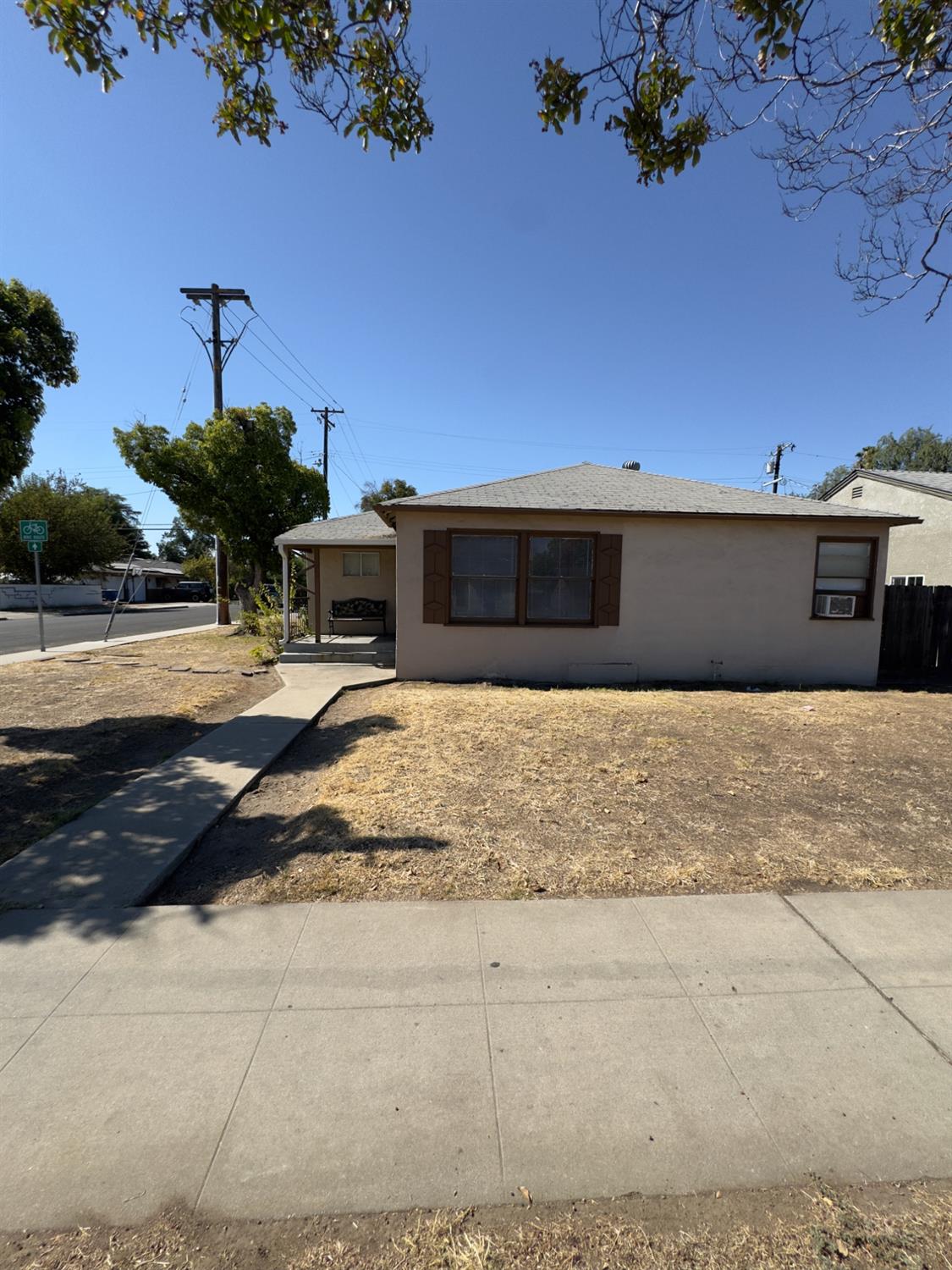 1242 E Shields Ave, Fresno, CA 93704