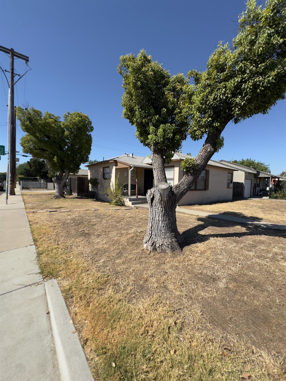 1242 E Shields Ave, Fresno, CA 93704