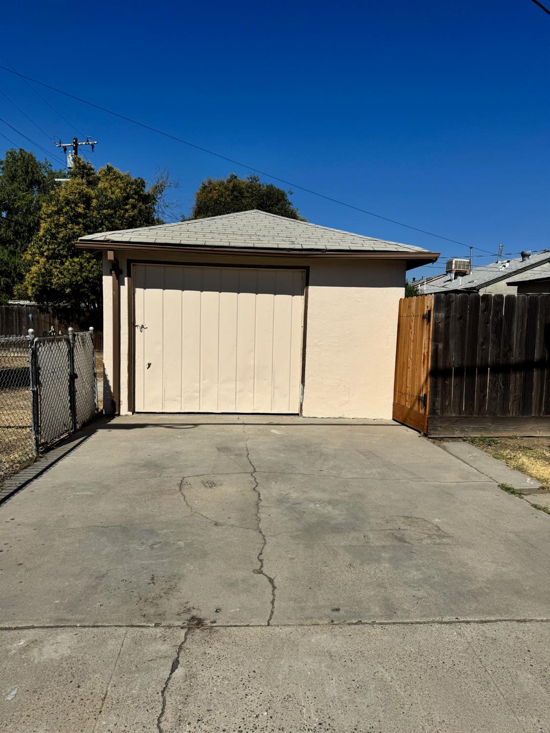 1242 E Shields Ave, Fresno, CA 93704