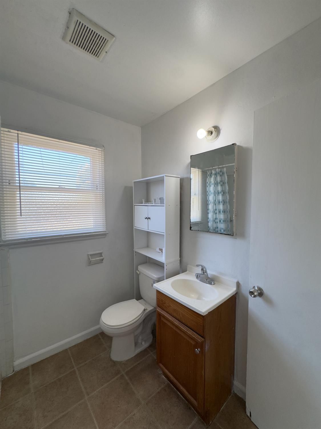1242 E Shields Ave, Fresno, CA 93704