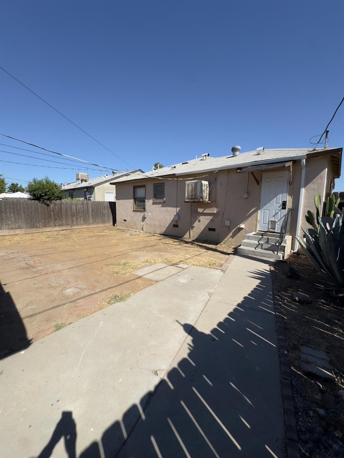 1242 E Shields Ave, Fresno, CA 93704