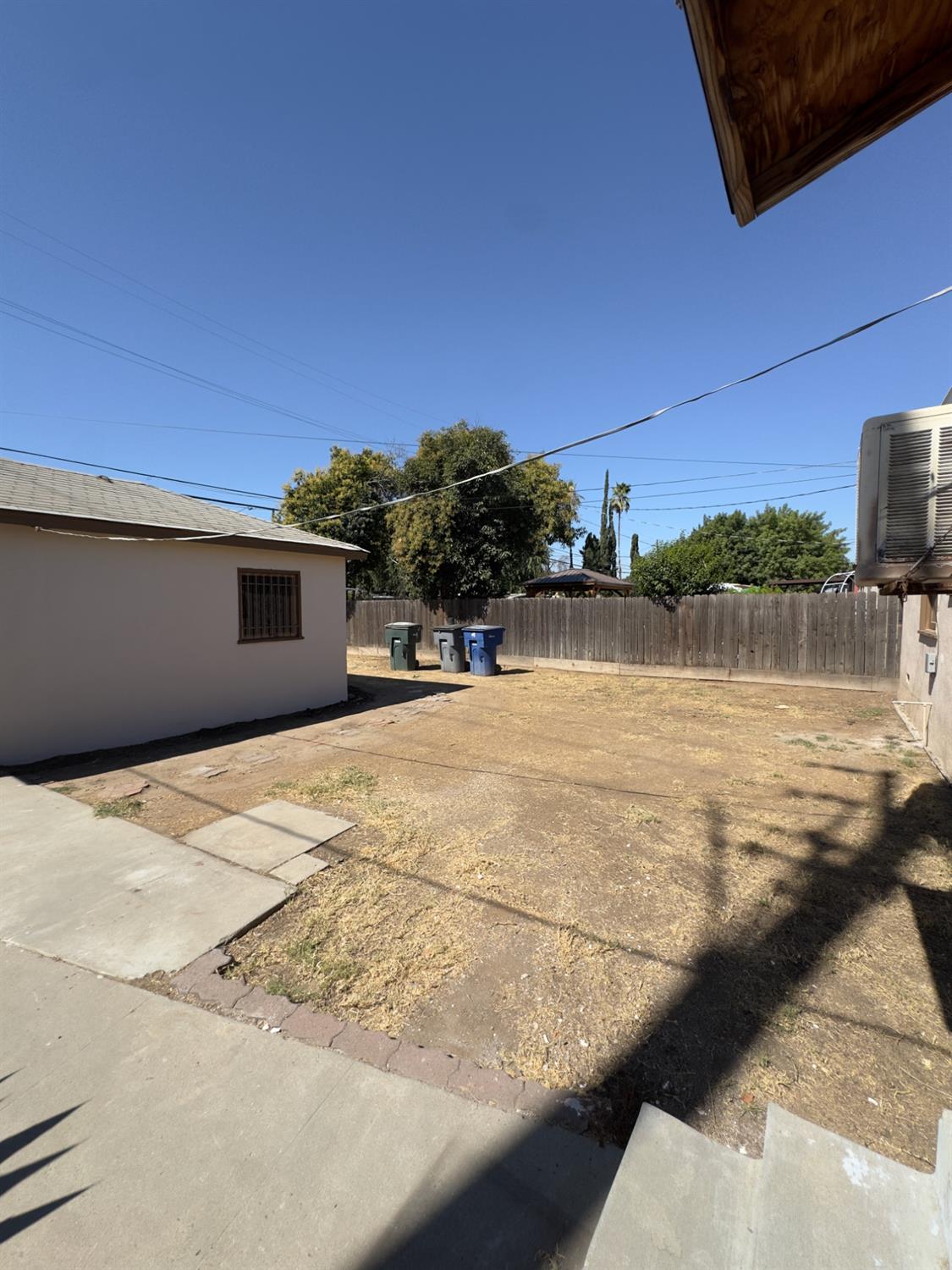 1242 E Shields Ave, Fresno, CA 93704