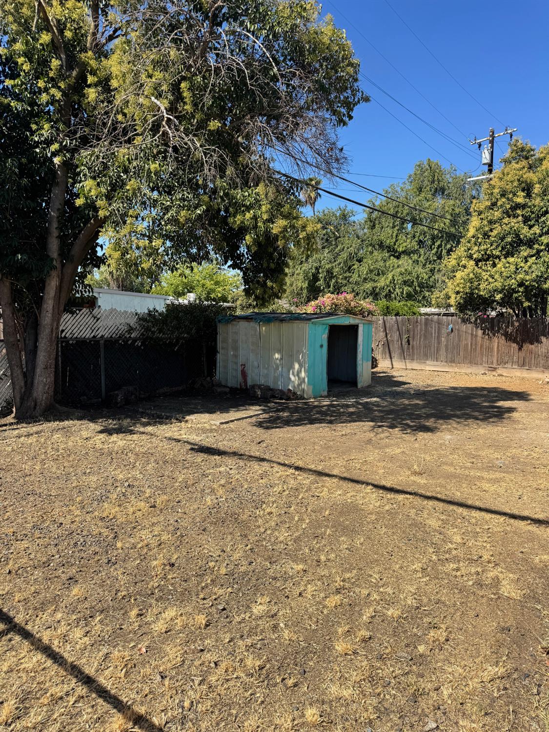 1242 E Shields Ave, Fresno, CA 93704