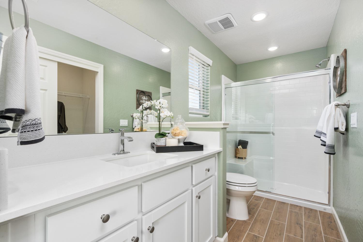 6671 E Clingstone Dr, Fresno, CA 93727
