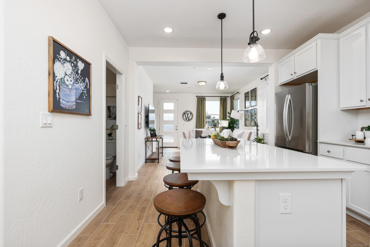 6743 E Clingstone Dr, Fresno, CA 93727