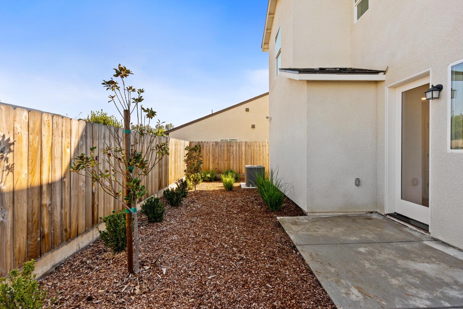 6707 E Clingstone Dr, Fresno, CA 93727
