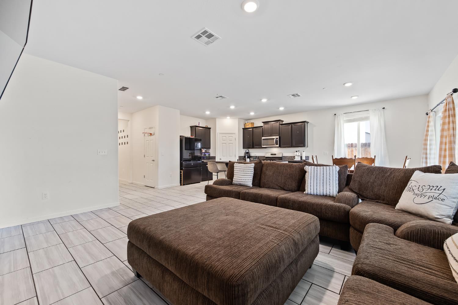 3541 E Laura, Visalia, CA 93292