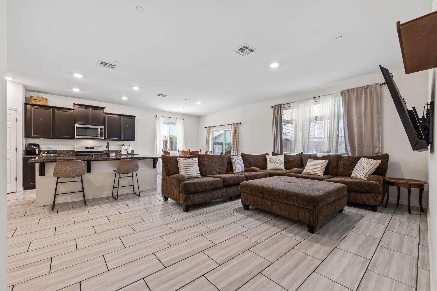 3541 E Laura, Visalia, CA 93292