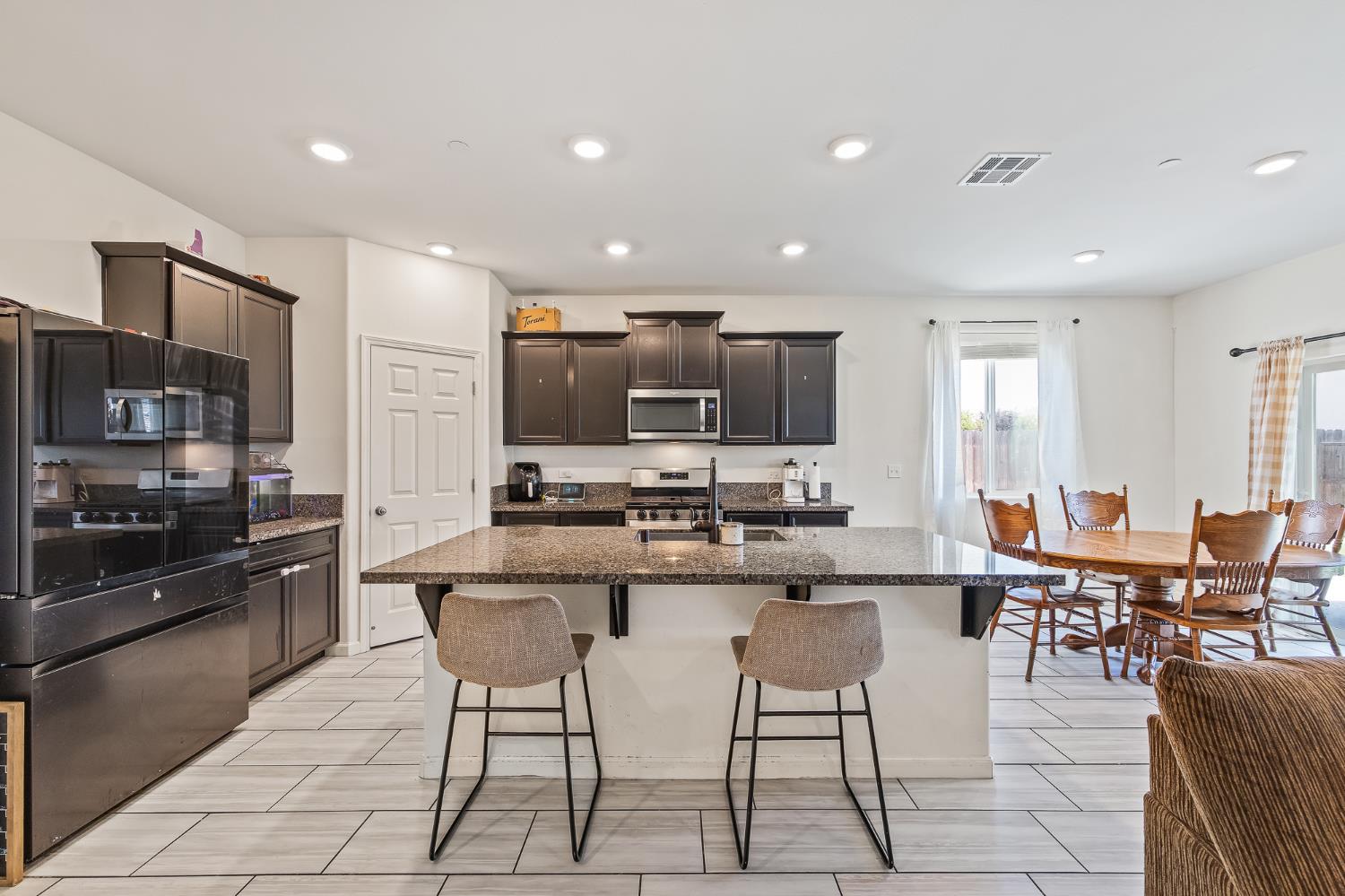 3541 E Laura, Visalia, CA 93292
