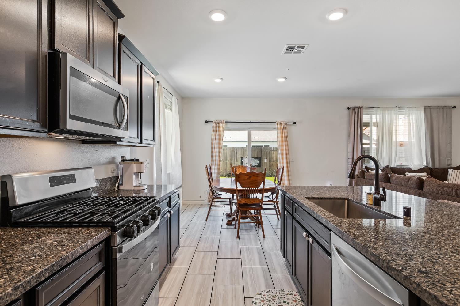 3541 E Laura, Visalia, CA 93292