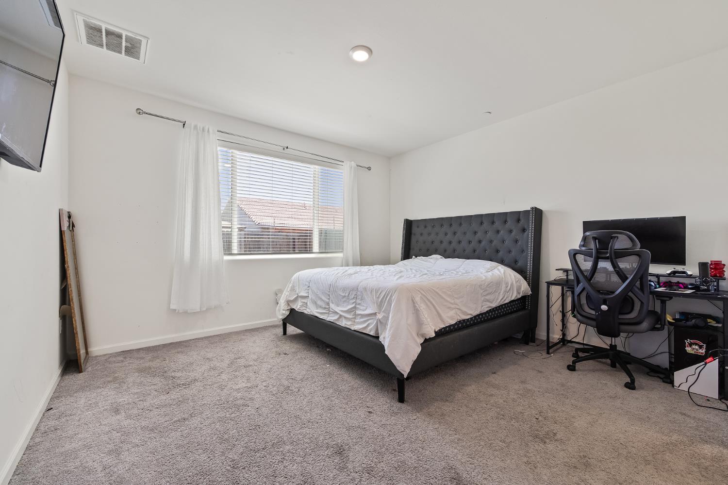 3541 E Laura, Visalia, CA 93292