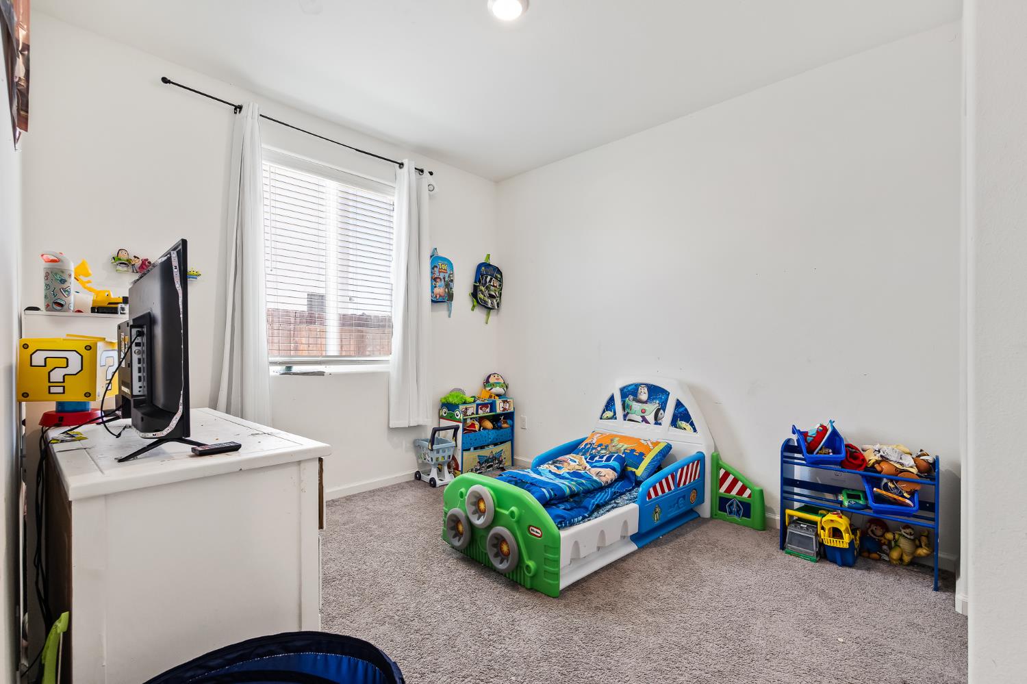 3541 E Laura, Visalia, CA 93292