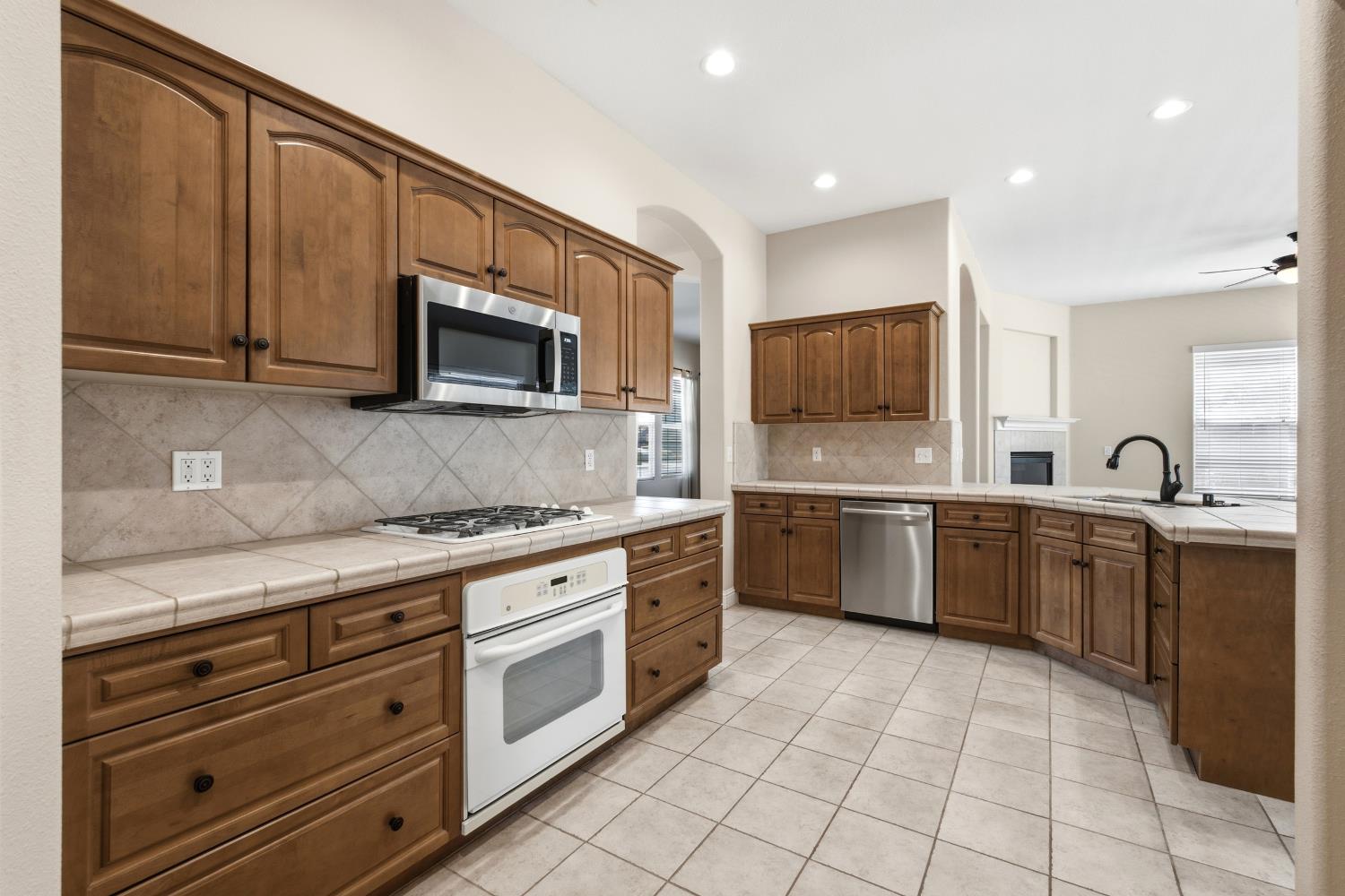 256 N Magnolia Ave, Clovis, CA 93611
