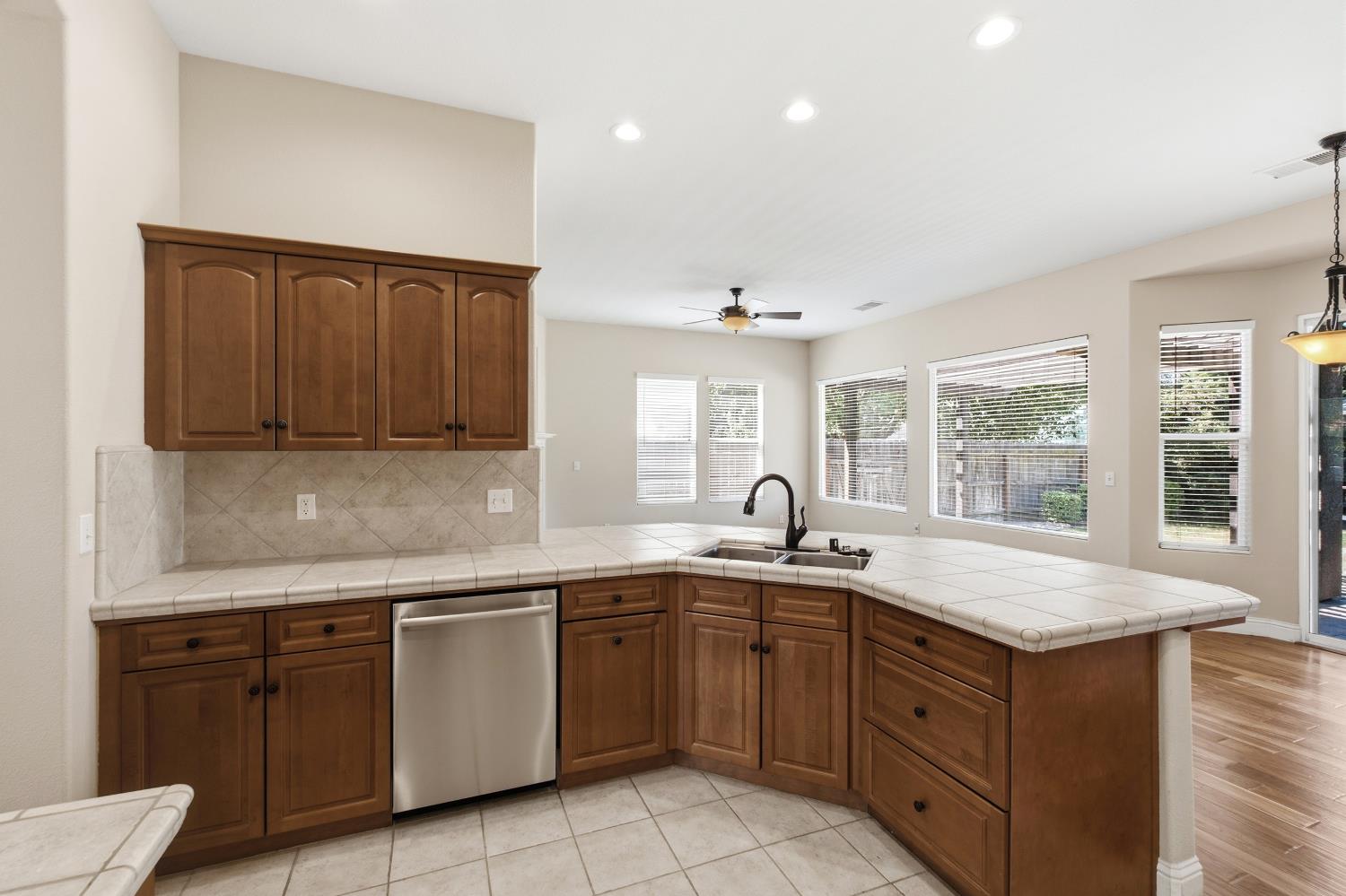 256 N Magnolia Ave, Clovis, CA 93611