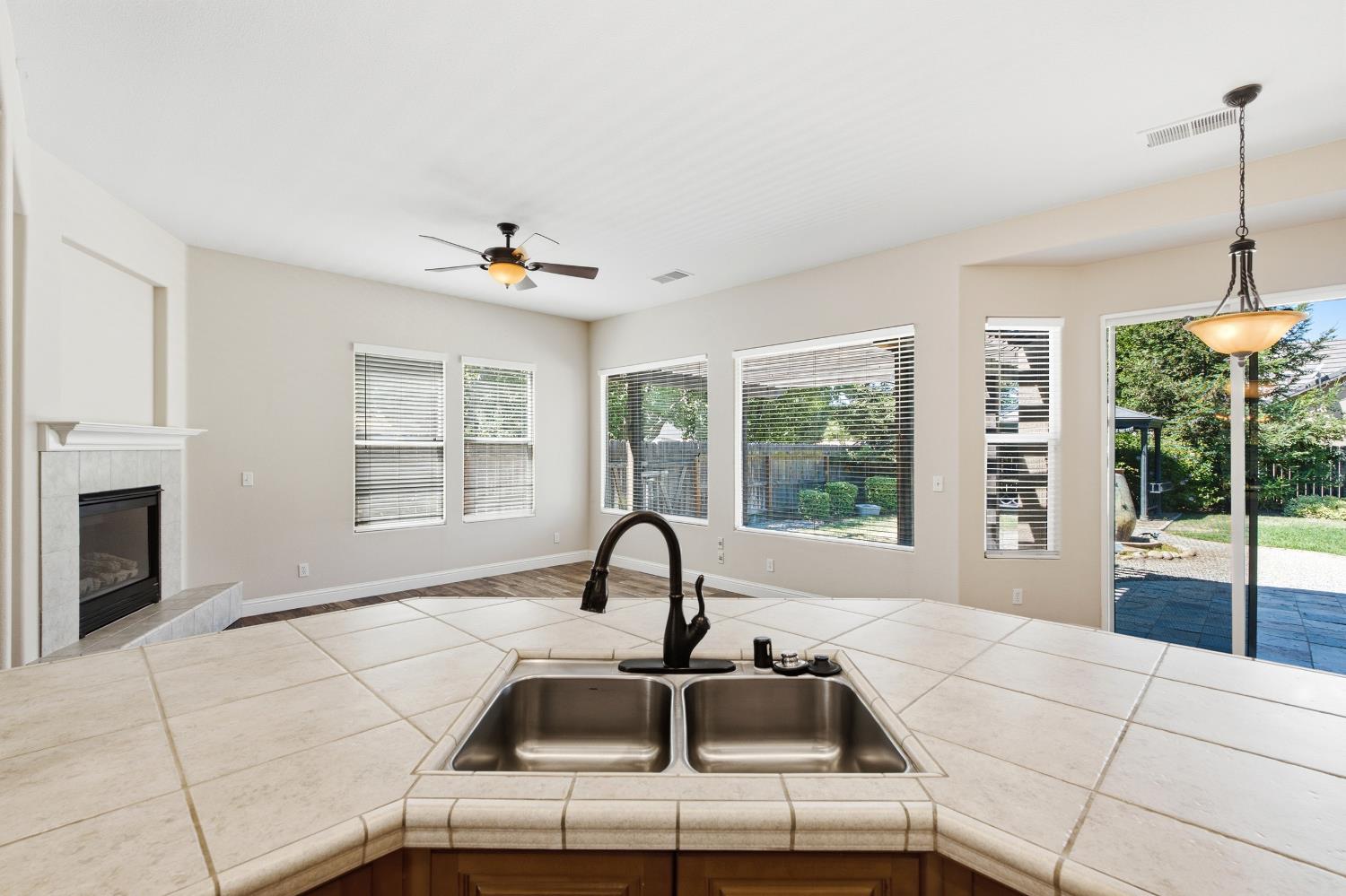 256 N Magnolia Ave, Clovis, CA 93611