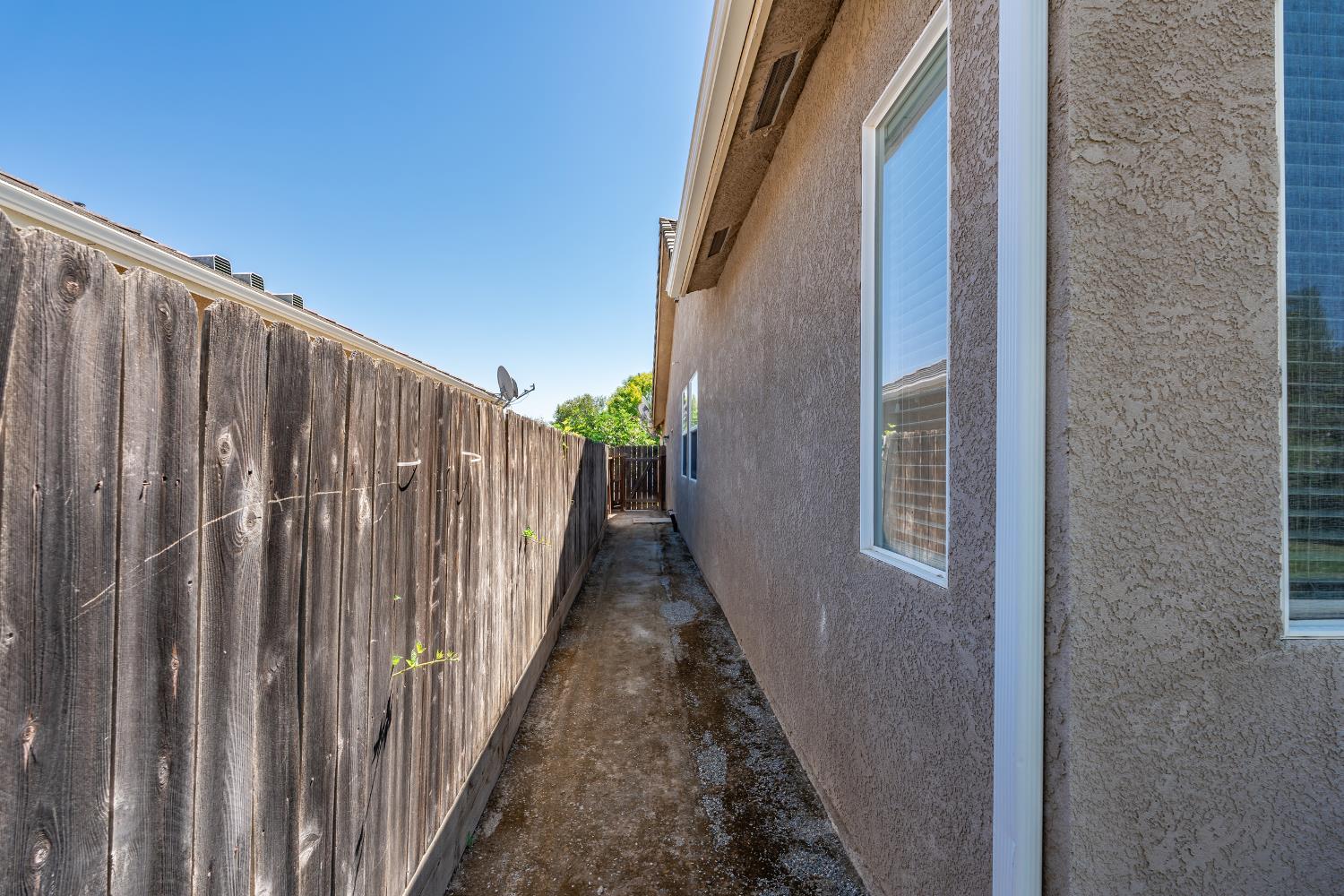 256 N Magnolia Ave, Clovis, CA 93611