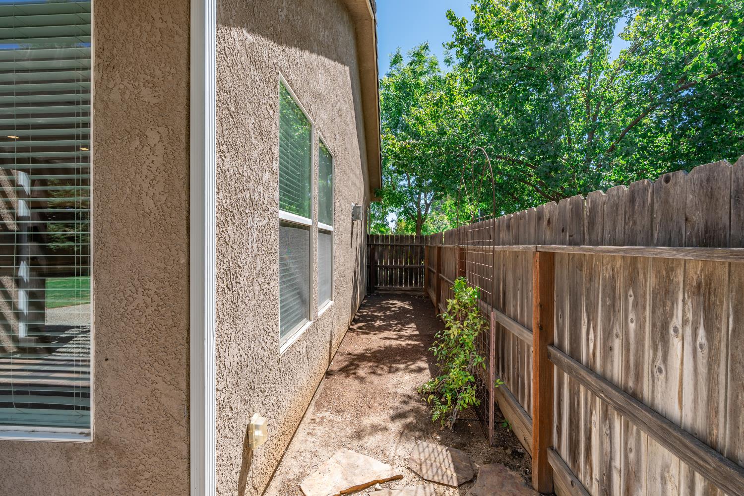 256 N Magnolia Ave, Clovis, CA 93611
