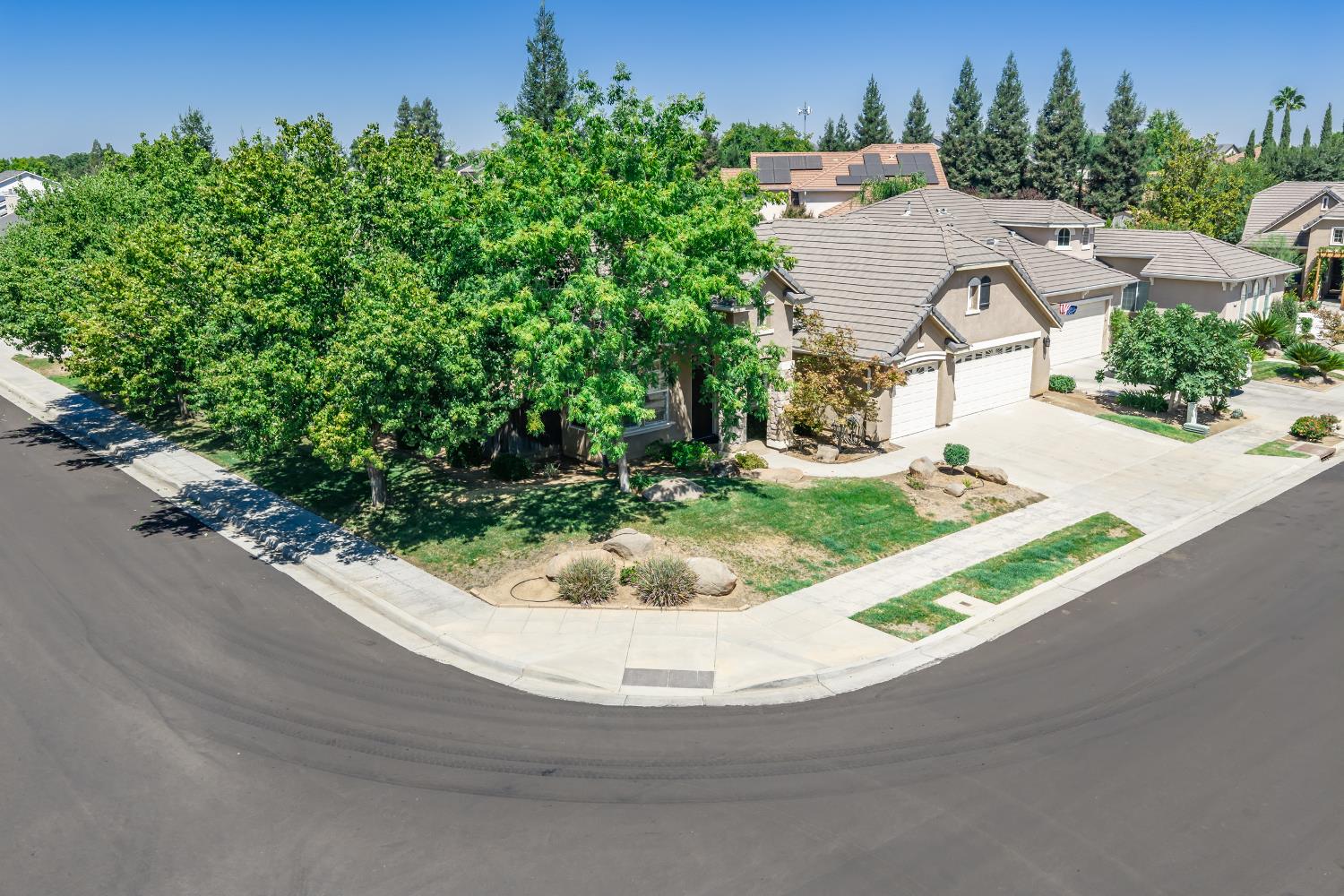 256 N Magnolia Ave, Clovis, CA 93611