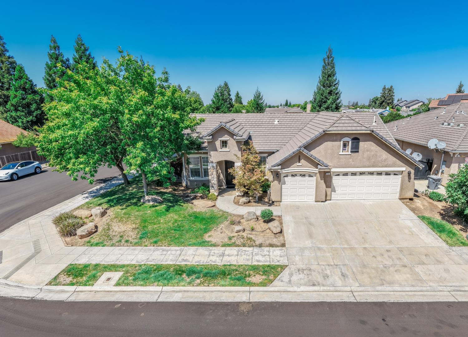 256 N Magnolia Ave, Clovis, CA 93611