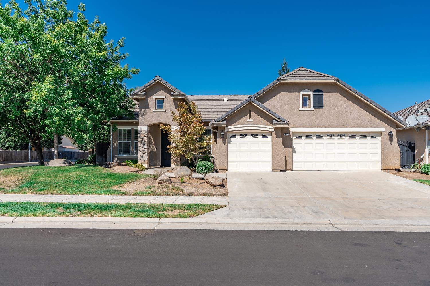 256 N Magnolia Ave, Clovis, CA 93611