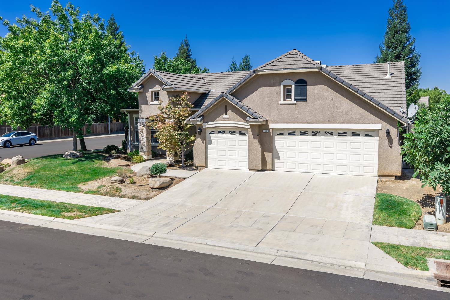 256 N Magnolia Ave, Clovis, CA 93611
