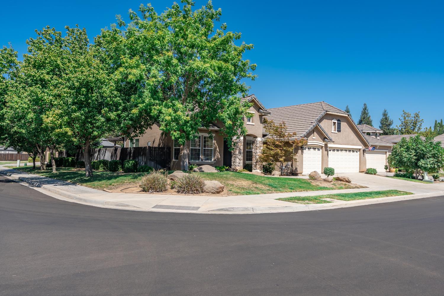 256 N Magnolia Ave, Clovis, CA 93611