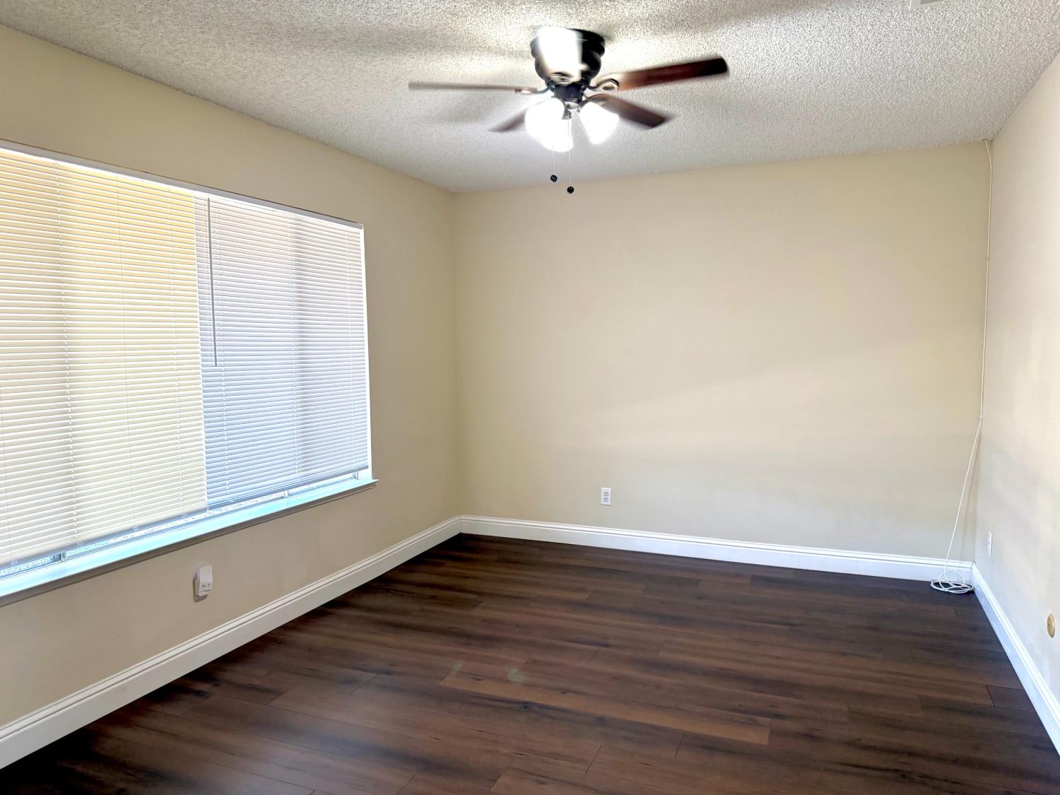 2840 Julia Cir, Hanford, CA 93230