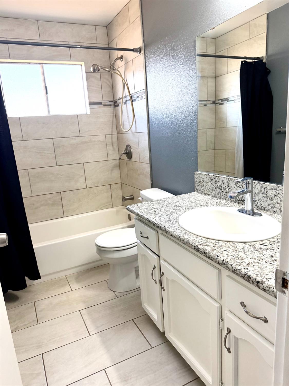 2840 Julia Cir, Hanford, CA 93230