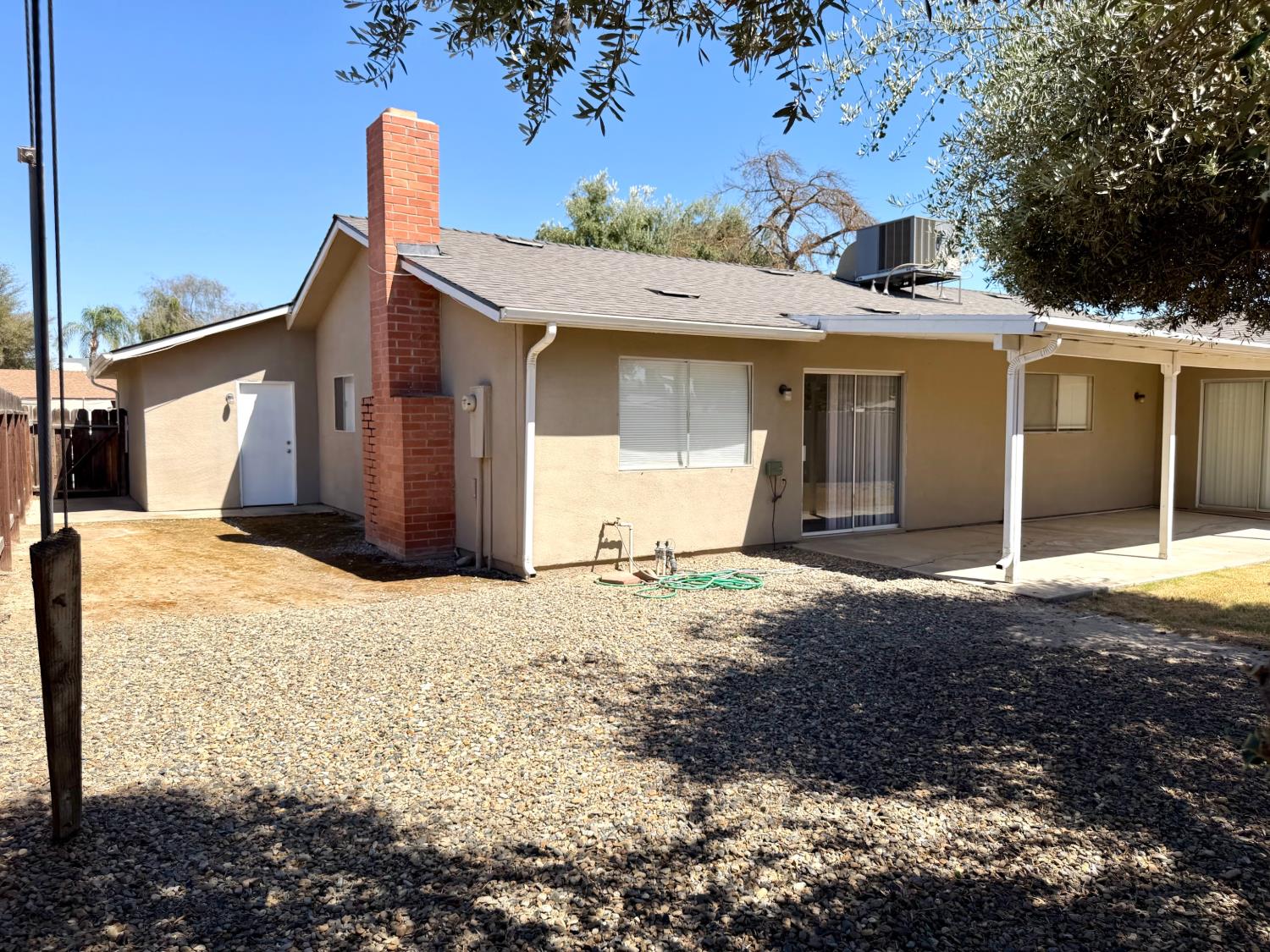 2840 Julia Cir, Hanford, CA 93230