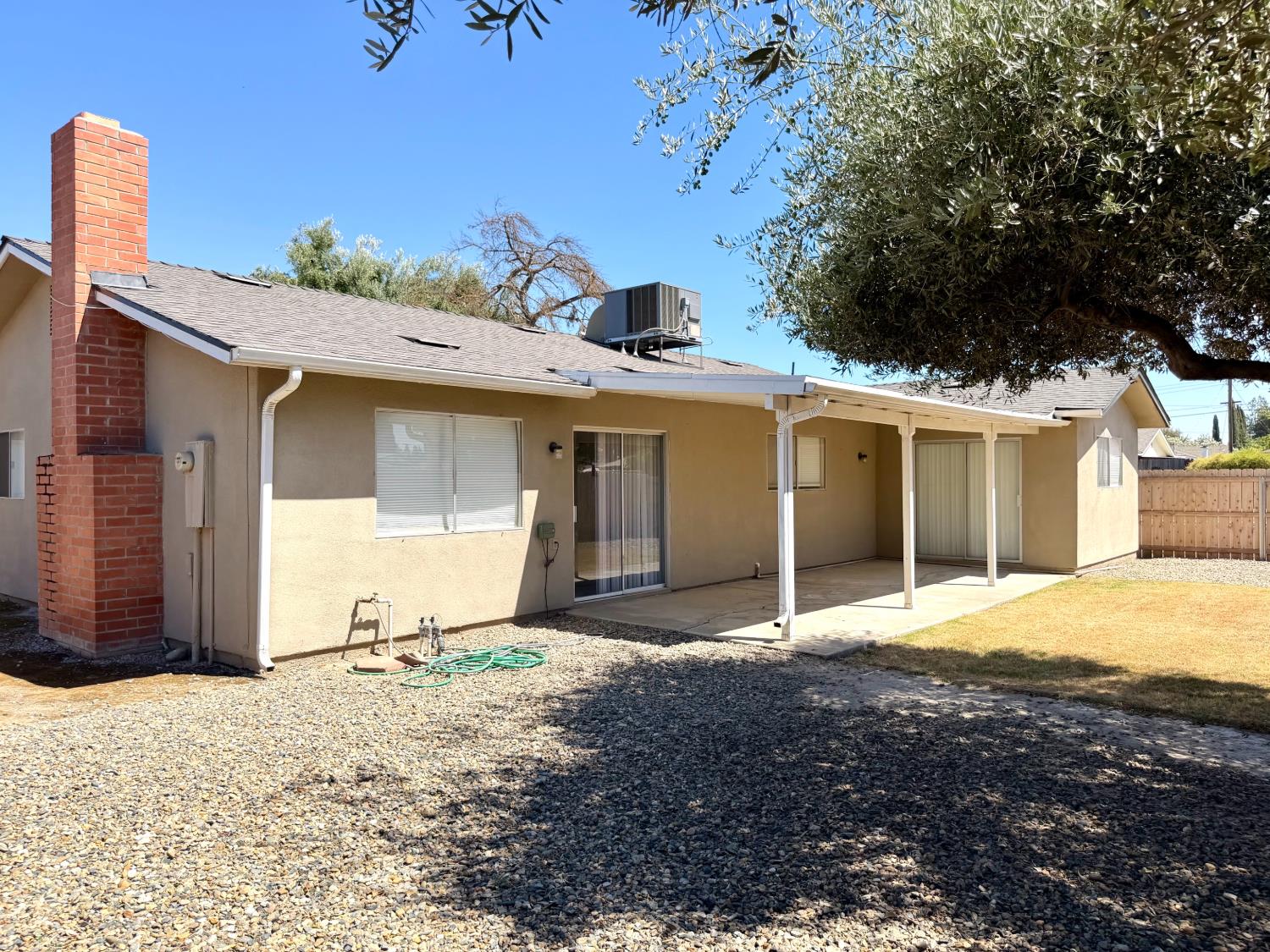 2840 Julia Cir, Hanford, CA 93230