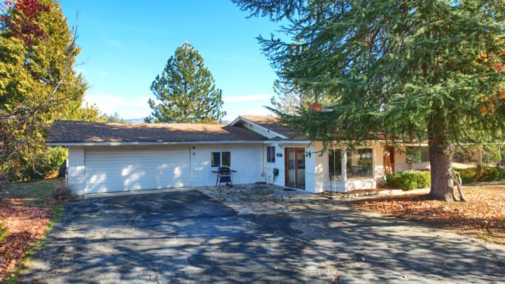 45512 Lauri Ln, Oakhurst, CA 93644