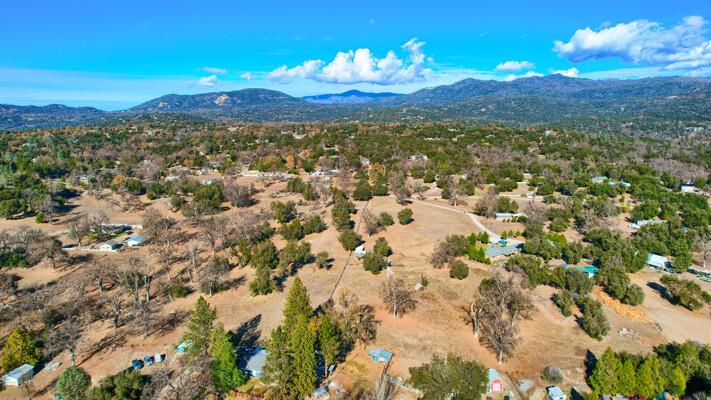 45512 Lauri Ln, Oakhurst, CA 93644