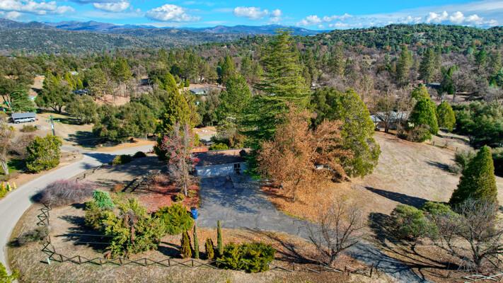 45512 Lauri Ln, Oakhurst, CA 93644