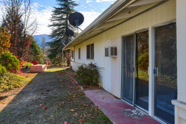 45512 Lauri Ln, Oakhurst, CA 93644