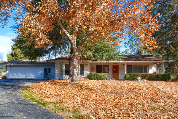 45512 Lauri Ln, Oakhurst, CA 93644