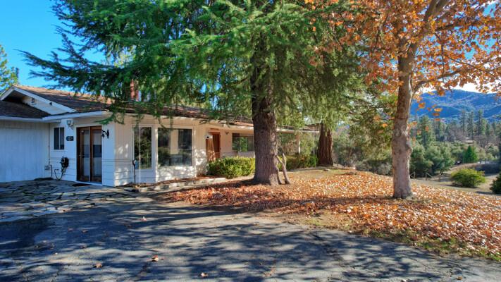 45512 Lauri Ln, Oakhurst, CA 93644