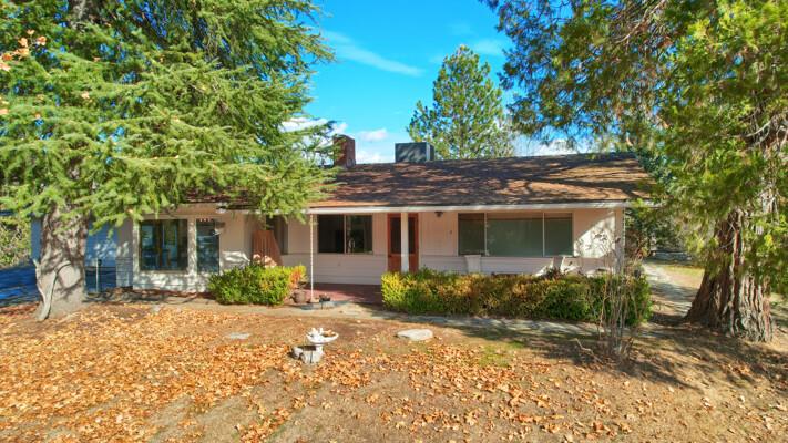 45512 Lauri Ln, Oakhurst, CA 93644