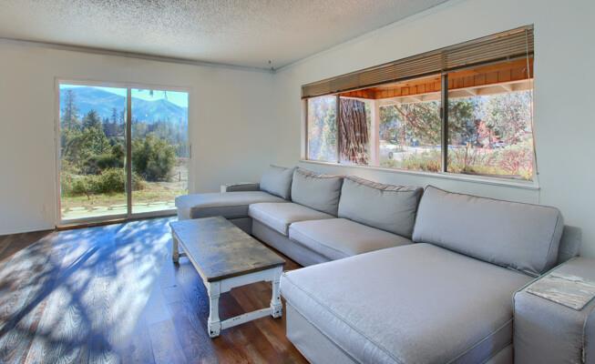 45512 Lauri Ln, Oakhurst, CA 93644