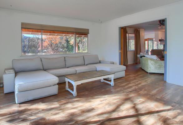 45512 Lauri Ln, Oakhurst, CA 93644
