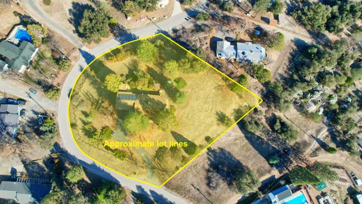 45512 Lauri Ln, Oakhurst, CA 93644
