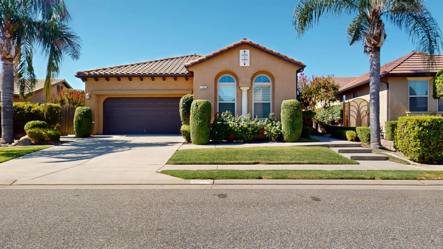 1341 E Via Corsica Pl, Fresno, CA 93730