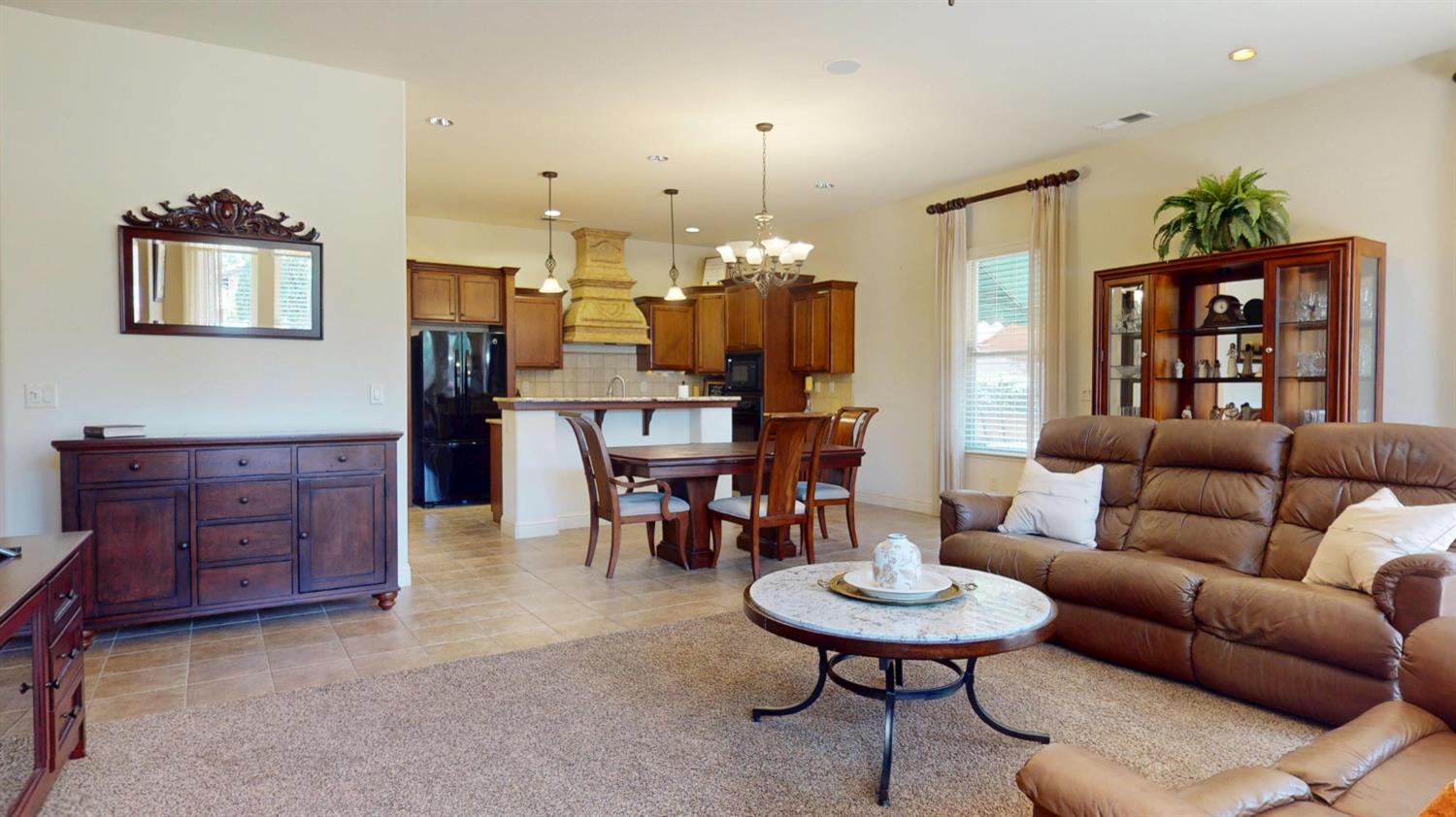 1341 E Via Corsica Pl, Fresno, CA 93730