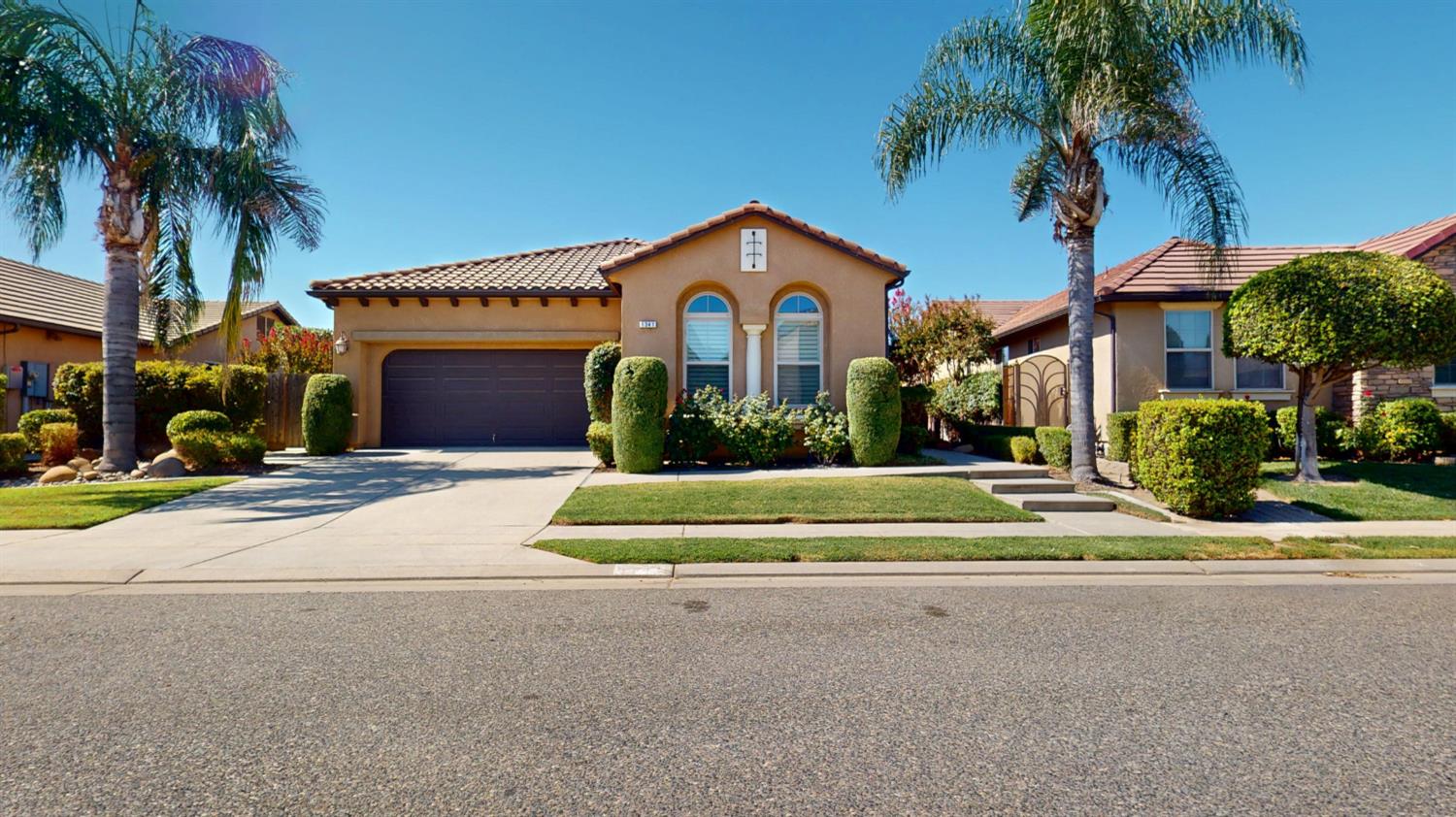1341 E Via Corsica Pl, Fresno, CA 93730