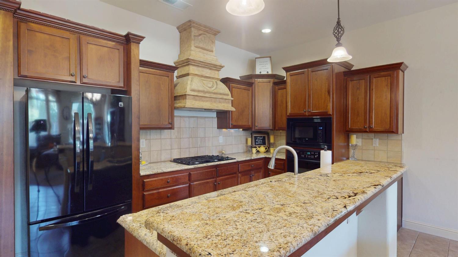 1341 E Via Corsica Pl, Fresno, CA 93730