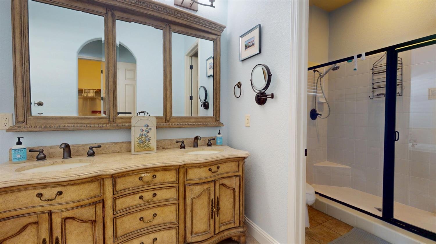 1341 E Via Corsica Pl, Fresno, CA 93730