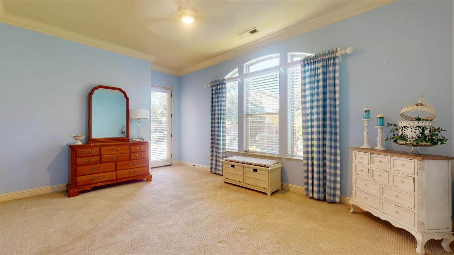 1341 E Via Corsica Pl, Fresno, CA 93730